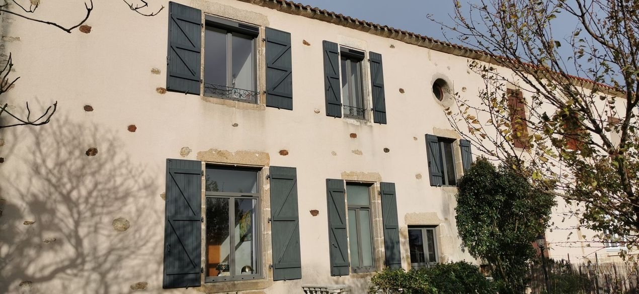 Fenêtres PVC plaxé avec volets roulants solaires
