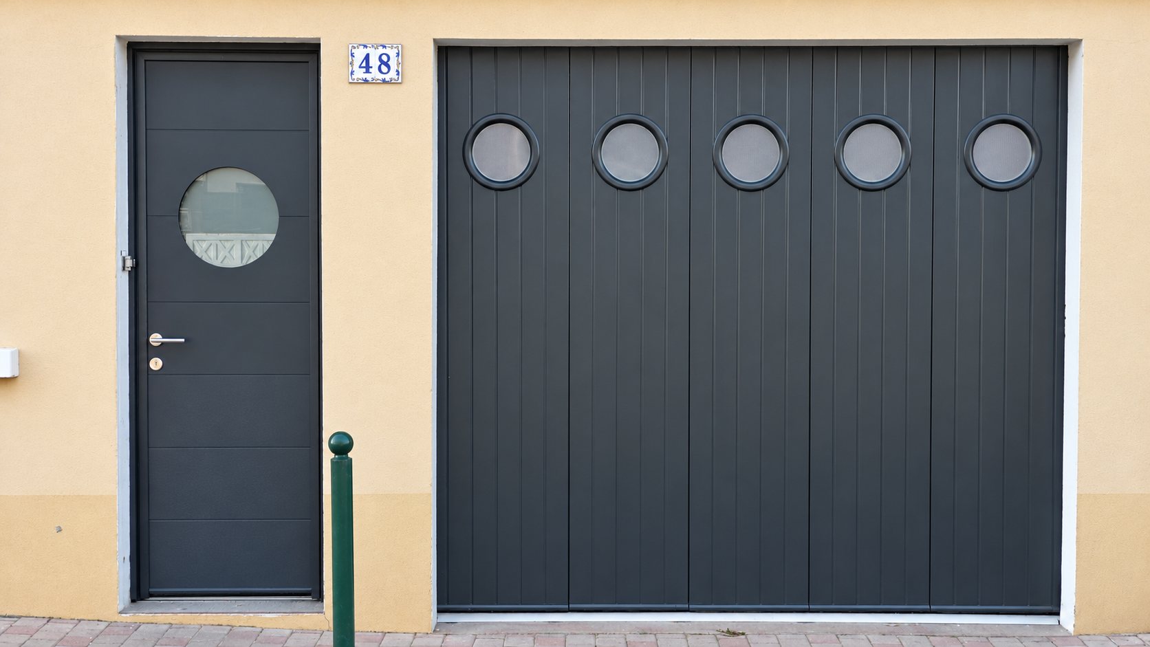 Porte d’entrée K-LINE et porte de garage sectionnelle