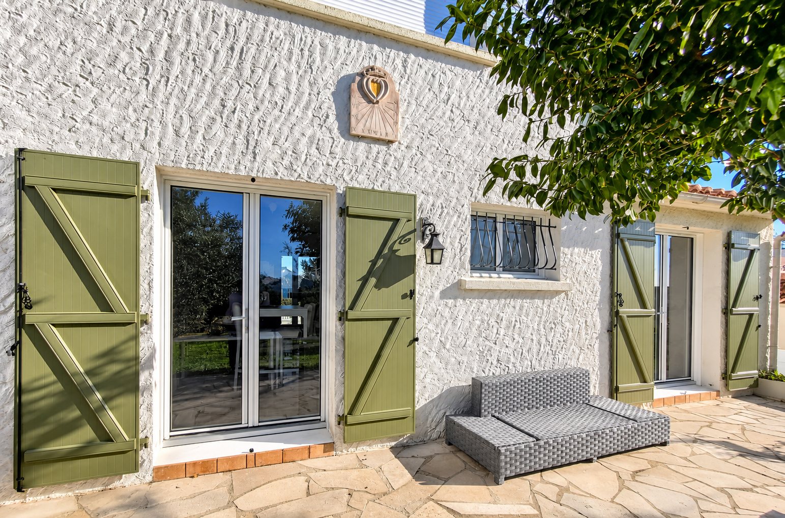 Volets battants sur une maison des Sables-d’Olonne